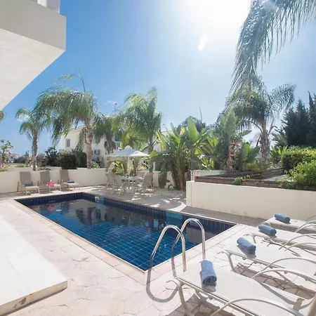 Hara Nissi Villas