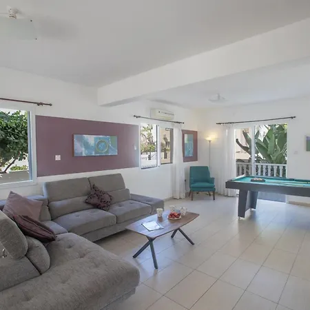 Willa Hara Nissi Villas