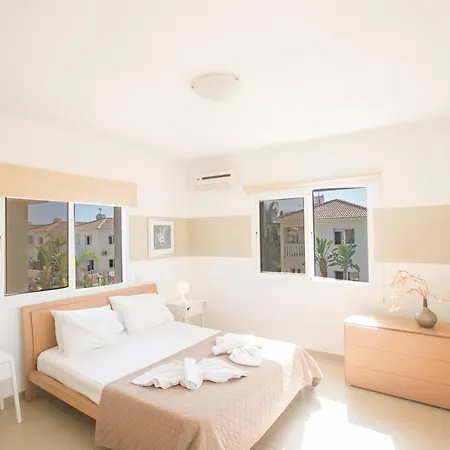 Willa Hara Nissi Villas *