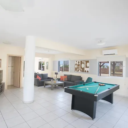 Hara Nissi Villas